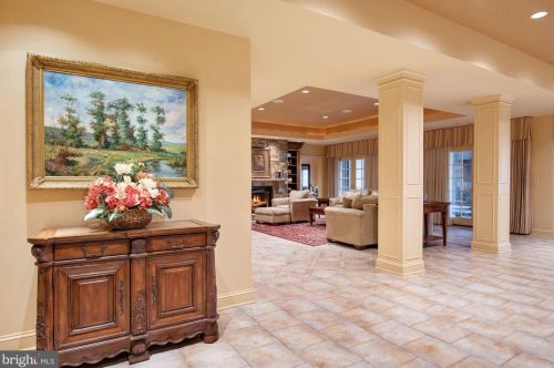 896 Alvermar Rdg Dr, Mc Lean VA 22102-1439 exterior