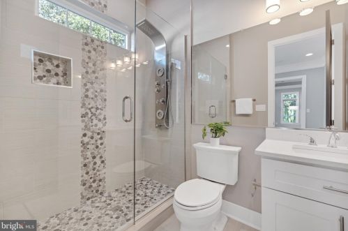 1864 Kirby Rd, Mc Lean VA 22101-5326 exterior