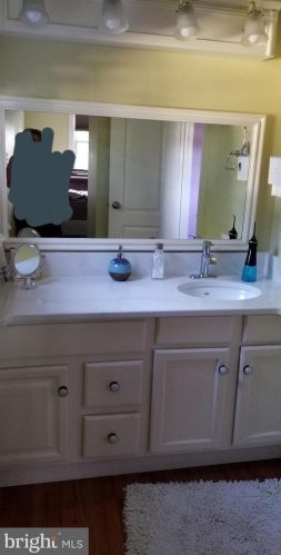 8120 Wyndam Rd, Camden NJ 08109-3221 exterior