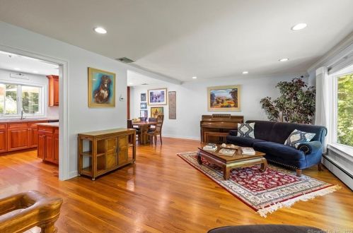 47 Nursery St, Norwalk CT 06850-1707 exterior