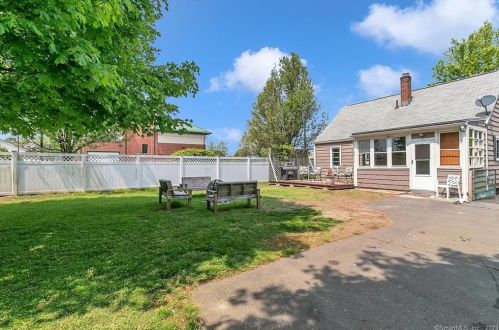 6 Brainard Rd, Enfield CT 06082-1941 exterior