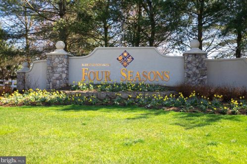 5 Taylor Ct, Columbus NJ  08022-2339 exterior