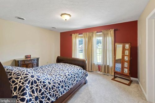 381 Thornhill Dr, Hanover PA  17331-7976 exterior