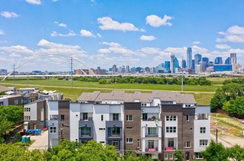 381 Greenbriar Ln, Dallas TX  75203-1015 exterior