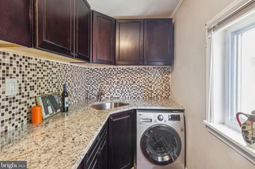 2203 Ellsworth St, Philadelphia PA 19146-2812 exterior