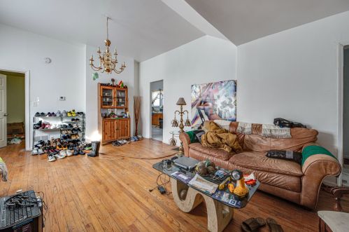 7448 Kenwood Ave, Chicago IL 60619-1427 exterior