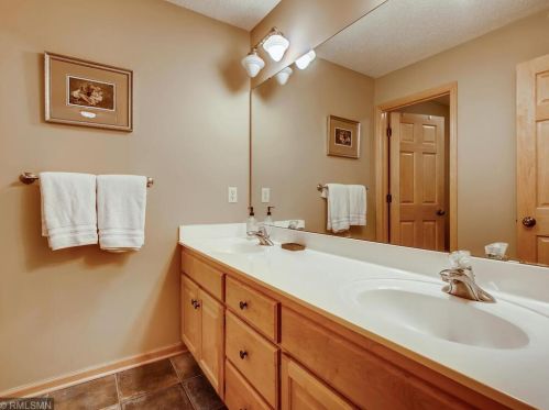 8932 Highview Ln, Saint Paul MN 55125-4921 exterior