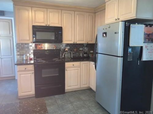 34 Laurel Dr, Killingly CT 06241-2217 exterior