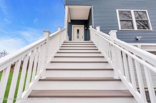 16 John St, Old Bridge, NJ 08857-1706