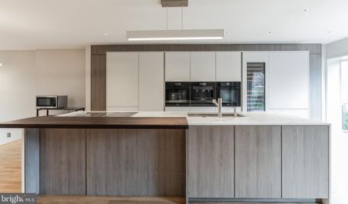 4032 Chancery Ct, Washington DC  20007-2144 exterior