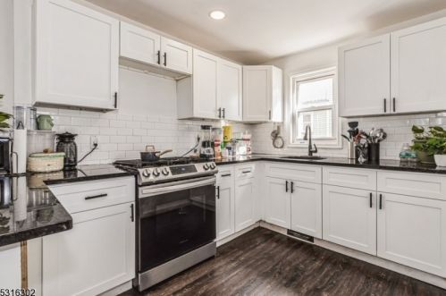 261 Main St, Bound Brk, NJ 08805-1837