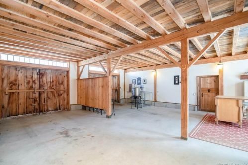 927 Trumbull Hwy, Exeter CT 06249-1526 exterior