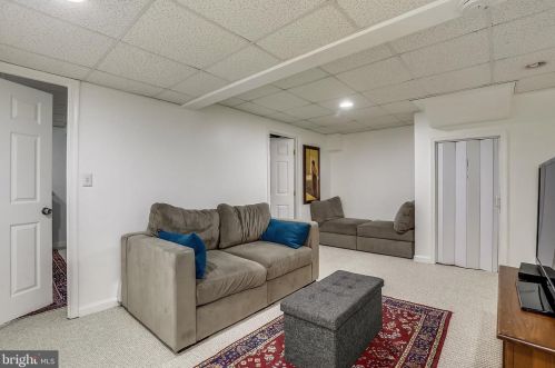 7426 Piney Branch Rd, Silver Spring MD 20901-4352 exterior