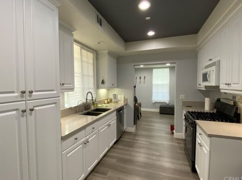 1506 Valencia Ave, Tustin CA 92782-1816 exterior