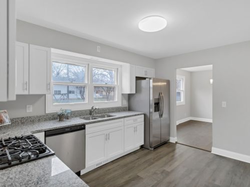 202 Walnut Dr, Saint Charles IL  60174-1540 exterior