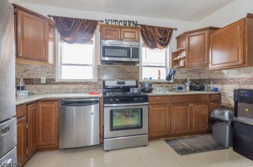 317 Madison Ave, Paterson NJ 07524-2622 exterior