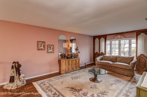 9 Mockingbird Rd, Edison NJ 08820-2752 exterior