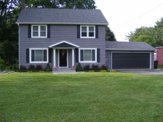 5946 Riverside Dr, Jackson, MI 49201-9332