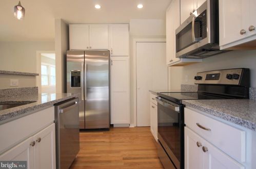 6947 Westhampton Dr, Alexandria, VA 22307-1528