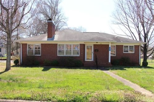 305 7th Street Pl, Conover, NC 28613-1648