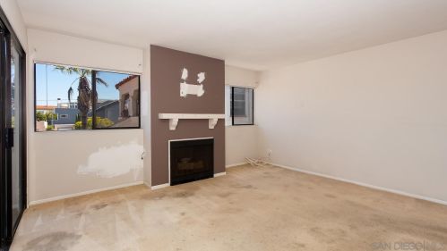 911 E Ave, San Diego, CA 92118-2570