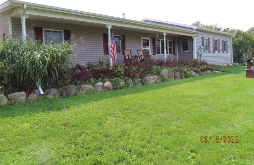 19583 Mount Zion St, Cassopolis, MI 49031-8550