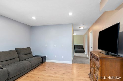 553 Sunmeadow Dr, Grand Rapids MI 49508-7712 exterior