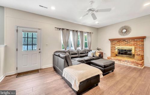 47 Crestwood Dr, Trenton NJ 08690-1936 exterior