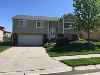 6711 111th St, Omaha, NE 68164-1284