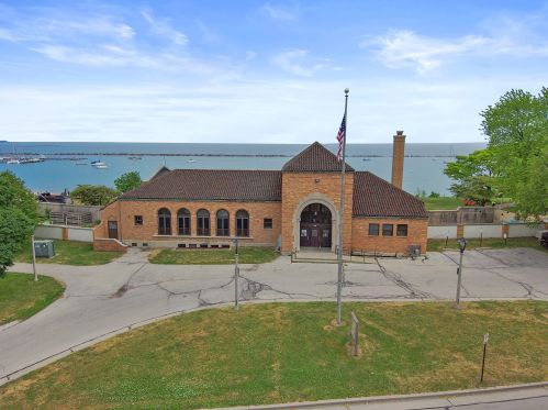 2867 Superior St, Milwaukee WI  53207-2550 exterior