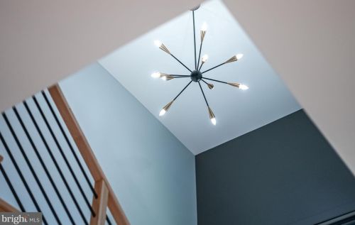 1422 Mayflower Dr, Mc Lean VA 22101-5615 exterior