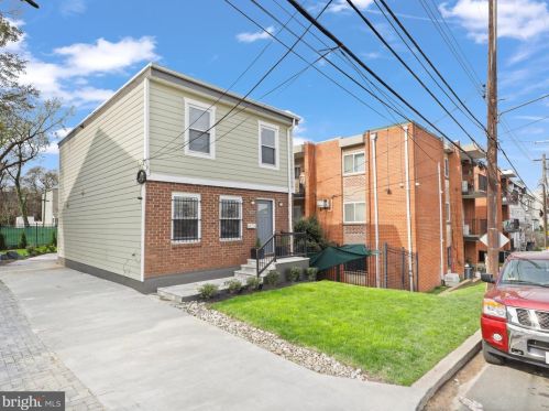 5345 D St, Washington, DC 20019-6128