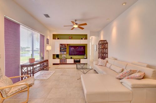 2601 Serenity Cir, Fort Pierce FL 34981-5048 exterior