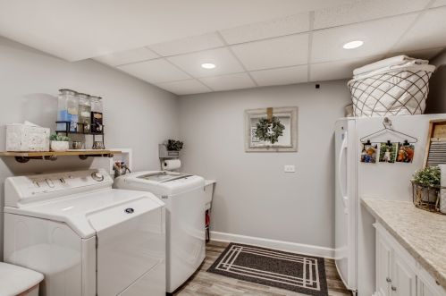 366 Commonwealth Ln, Elmhurst IL 60126-4918 exterior