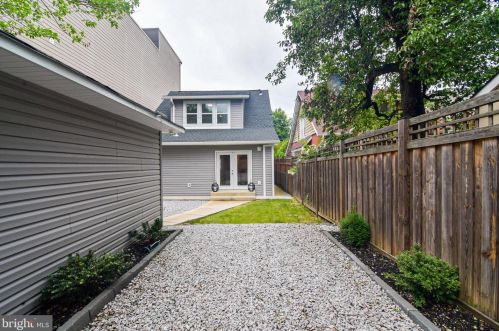 2911 17th St, Washington DC  20018-1825 exterior