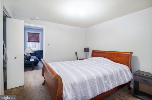 922 4 St, Philadelphia PA 19147-4104 exterior