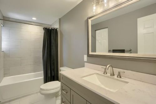 1093 Lakemont Dr, Pittsburgh PA  15243-1817 exterior