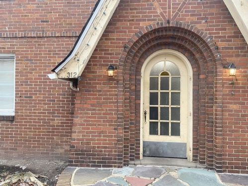 312 Lenox Ave, Pittsburgh PA  15221-4303 exterior