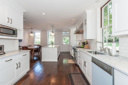 188 Round Hl Rd, Greenwich CT 06831-3301 exterior