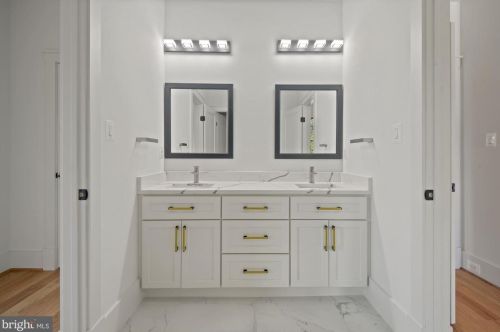 6516 Beverly Ave, Mc Lean VA 22101-5222 exterior