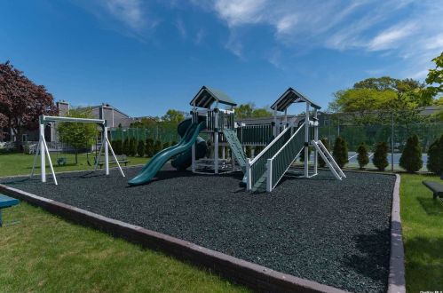 175 Alicia Dr, Babylon NY 11703-4040 exterior