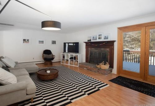 97 Holmes Rd, Ridgefield CT  06877-4303 exterior