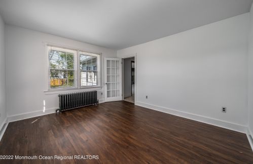 6 Jones Rd, Lacey, NJ 08731-3613