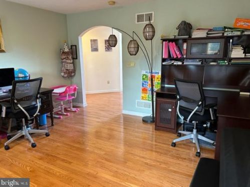 381 Thornhill Dr, Hanover PA  17331-7976 exterior