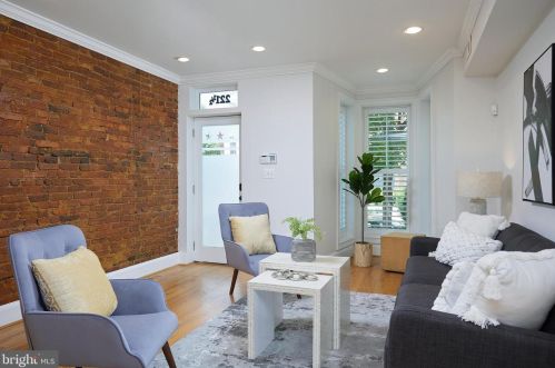 221 E St, Washington DC  20002-7700 exterior