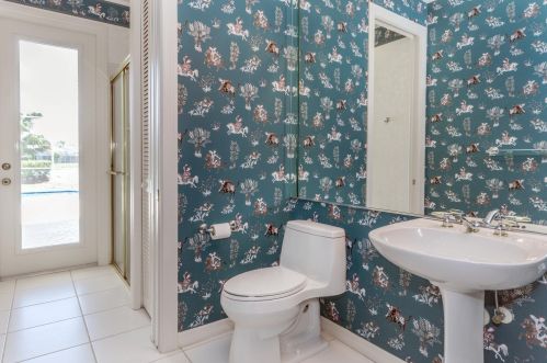 8225 Desmond Dr, Boynton Beach FL 33472-5014 exterior