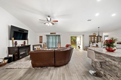 572 Mccomb Ave, Fort Pierce FL 34953-3924 exterior