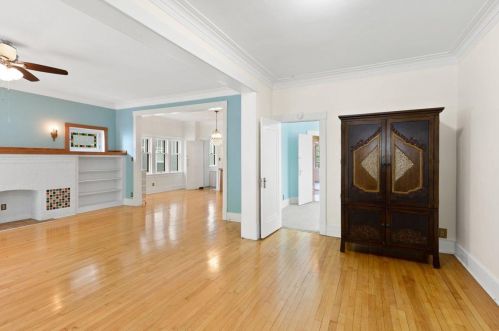 2427 Stratford Ct, Milwaukee WI 53211-2635 exterior