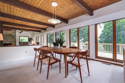 22 Carolyn Pl, Armonk NY 10504-1101 exterior