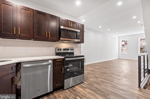 1911 Lawrence St, Philadelphia PA 19120-2808 exterior